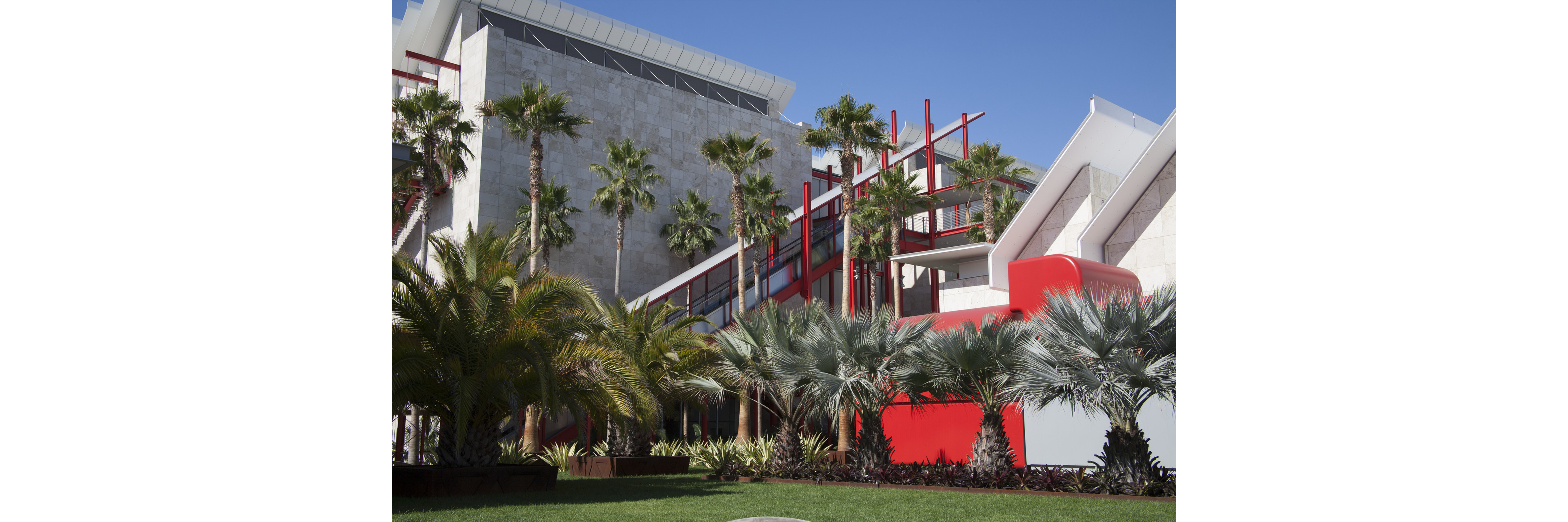 Exterior of BCAM (Broad Contemporary Art Museum) at the Los Angeles County Museum of Art, photo © Museum associates/ LACMA
