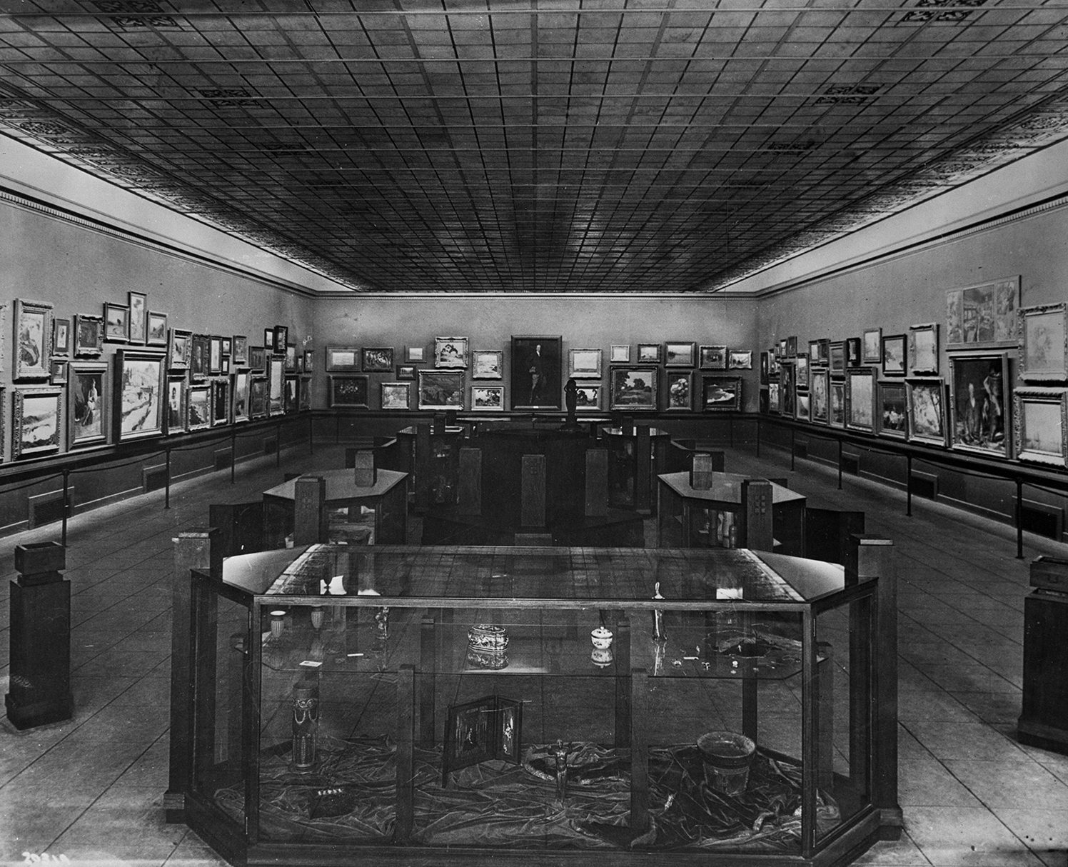 Inaugural display in the art wing of the Los Angeles County Museum of History, Science, and Art, 1913