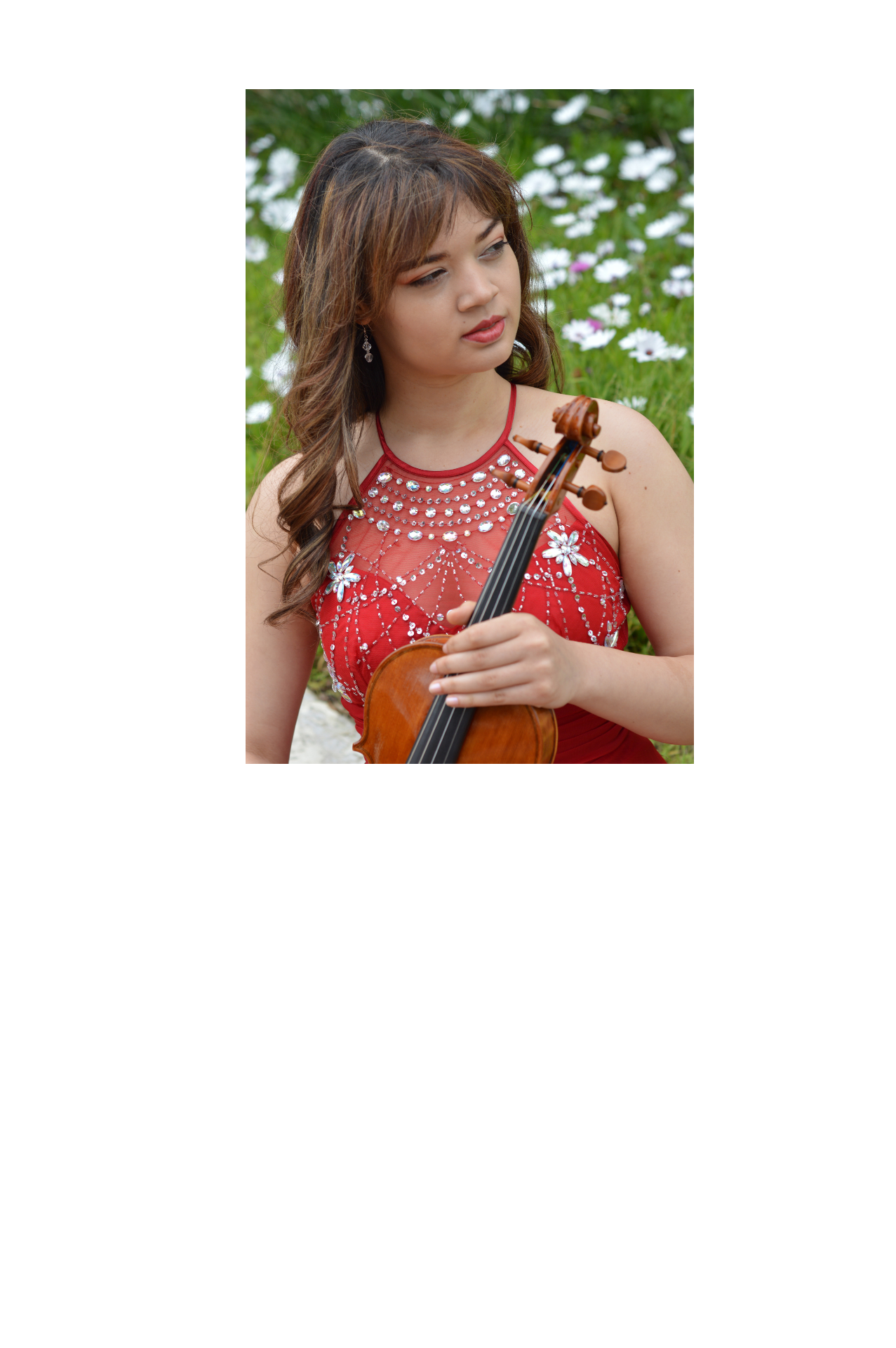 Annelie Gregory with violin