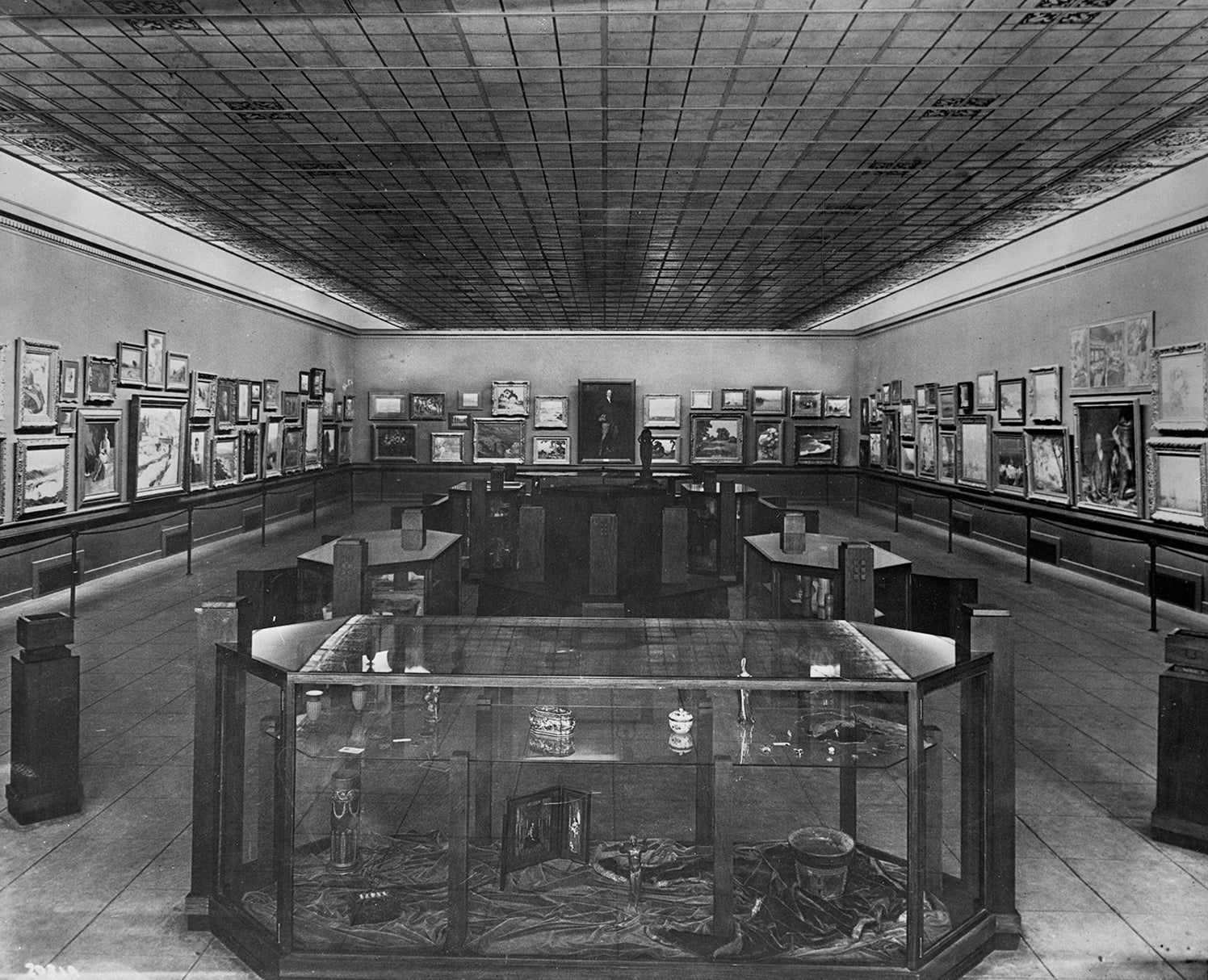 Inaugural display in the art wing of the Los Angeles County Museum of History, Science, and Art, 1913