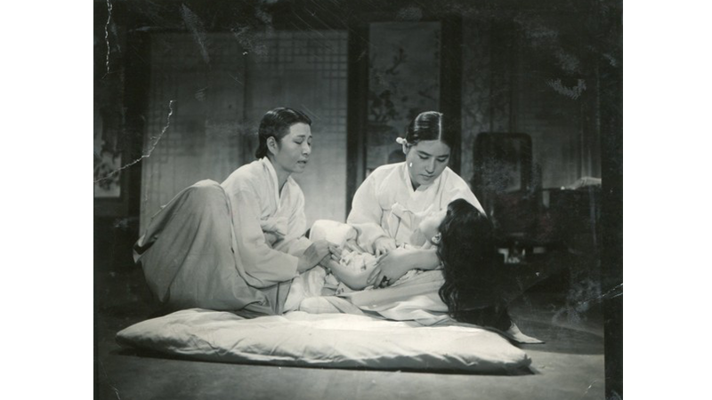Film still Mother and a Guest, 1961 by Shin San-ok. Photo courtesy of the Korean Cultural Center, Los Angeles. 