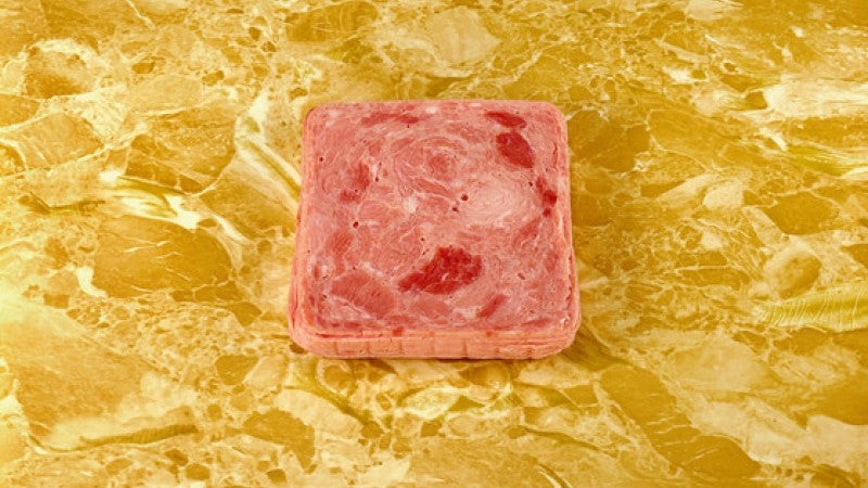 Sandy Skoglund, Luncheon Meat on a Counter,