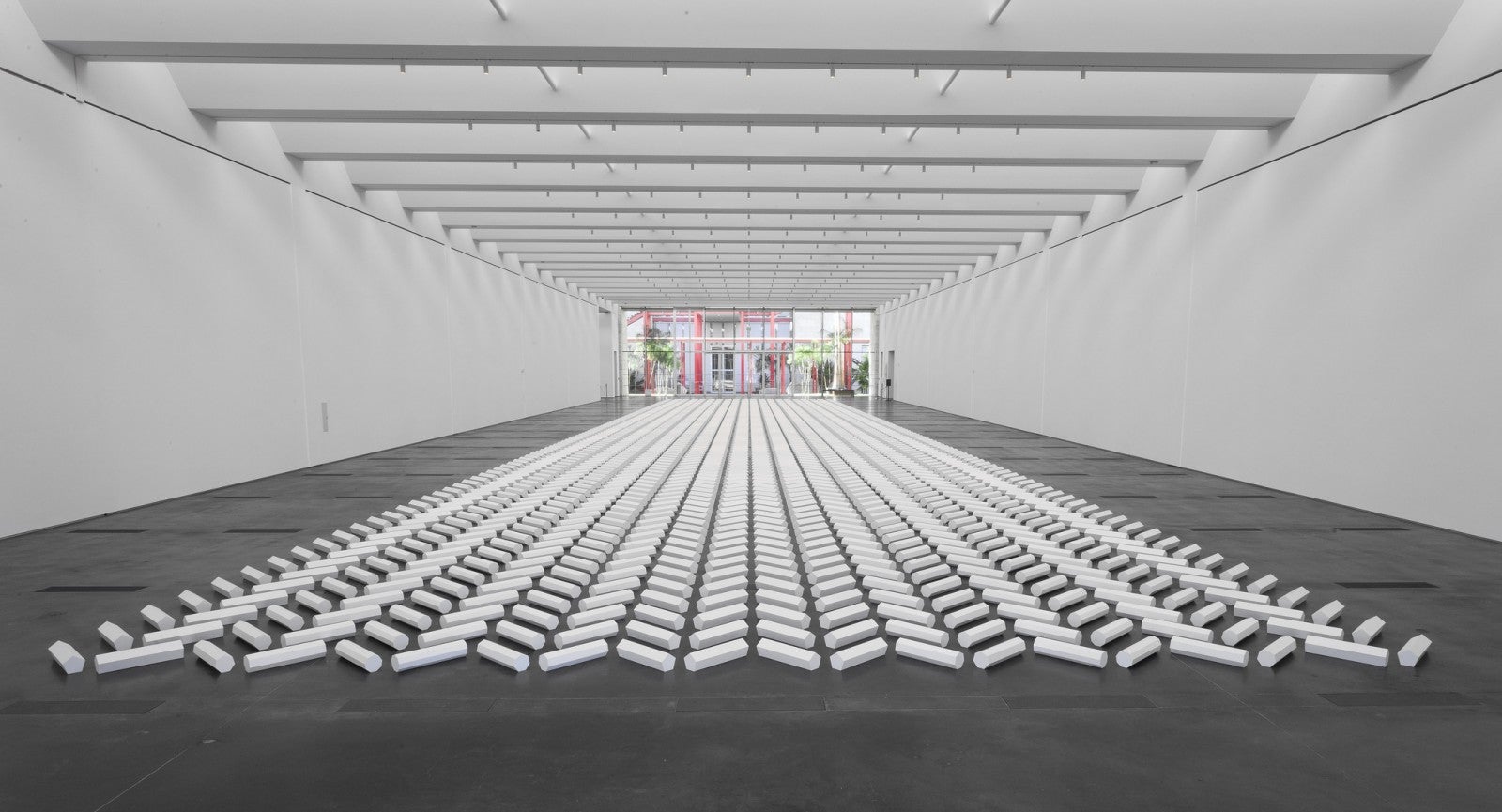 Image: Walter De Maria, The 2000 Sculpture, 1992