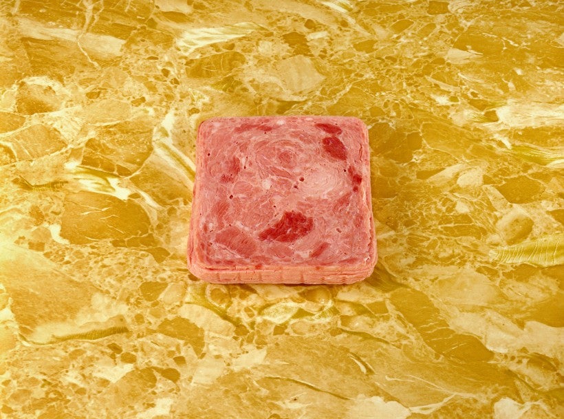 Image: Sandy Skoglund, Luncheon Meat on a Counter, 1978